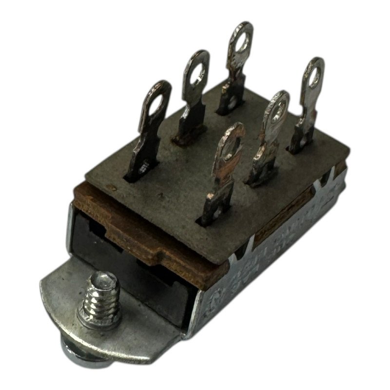 032596 UND Labs Microswitch Panel Mount DPDT 4A 125VAC 1.5A 250VAC